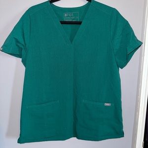 Figs Casma 3-Pocket Scrub Top Hunter Green